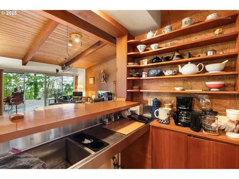 6825 SE Pine Court Portland OR 97215
