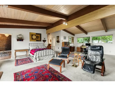 6825 SE Pine Court Portland OR 97215
