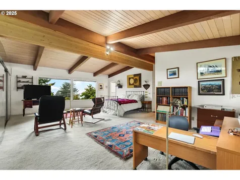 6825 SE Pine Court Portland OR 97215