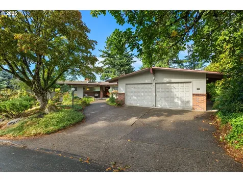 6825 SE Pine Court Portland OR 97215