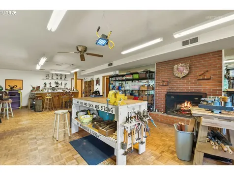 6825 SE Pine Court Portland OR 97215