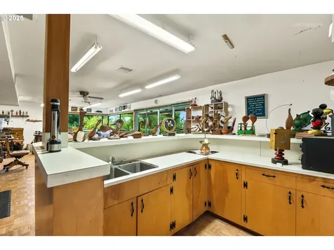 6825 SE Pine Court Portland OR 97215