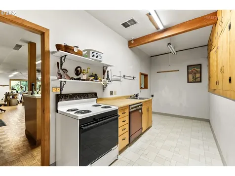 6825 SE Pine Court Portland OR 97215