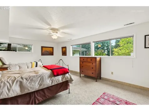6825 SE Pine Court Portland OR 97215