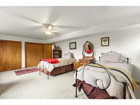 6825 SE Pine Court Portland OR 97215