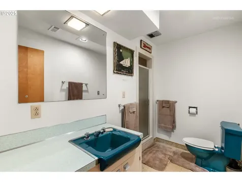 6825 SE Pine Court Portland OR 97215