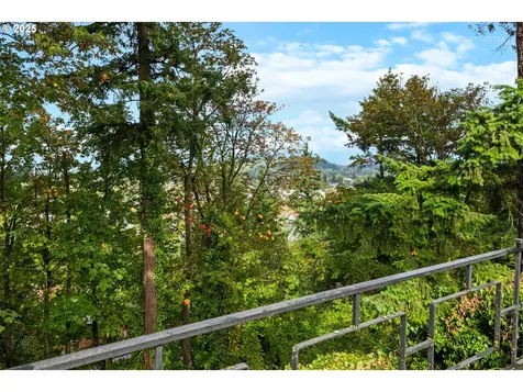6825 SE Pine Court Portland OR 97215