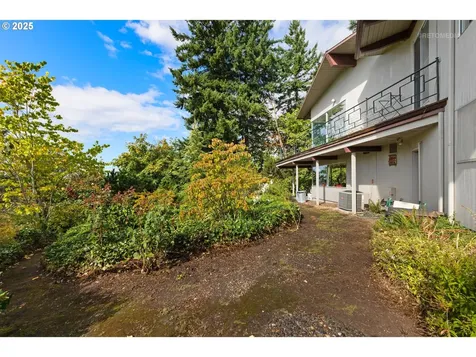 6825 SE Pine Court Portland OR 97215