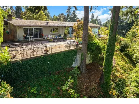 6825 SE Pine Court Portland OR 97215