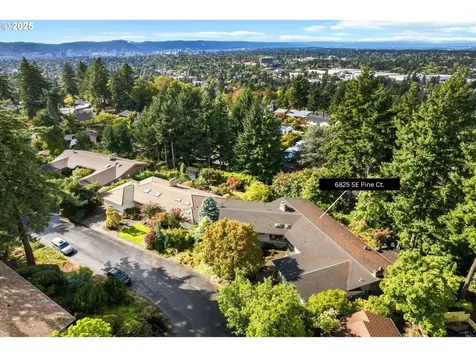 6825 SE Pine Court Portland OR 97215