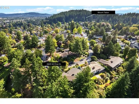 6825 SE Pine Court Portland OR 97215