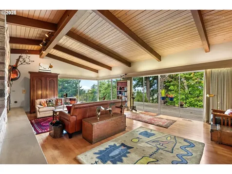 6825 SE Pine Court Portland OR 97215