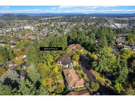 6825 SE Pine Court Portland OR 97215