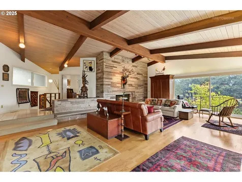 6825 SE Pine Court Portland OR 97215