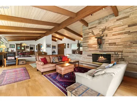 6825 SE Pine Court Portland OR 97215