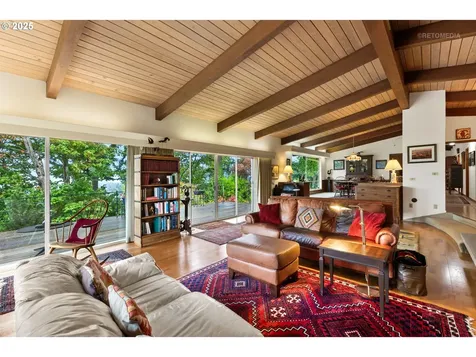 6825 SE Pine Court Portland OR 97215