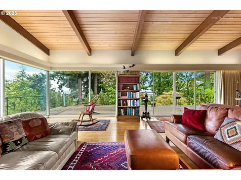 6825 SE Pine Court Portland OR 97215
