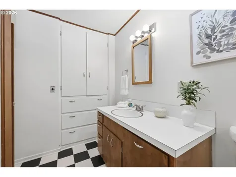 130 W 35th Place Eugene OR 97405