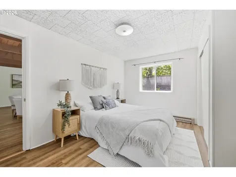 130 W 35th Place Eugene OR 97405