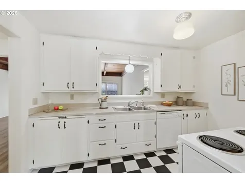 130 W 35th Place Eugene OR 97405