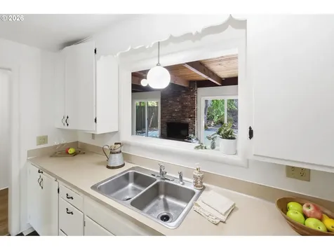 130 W 35th Place Eugene OR 97405