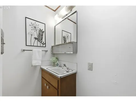 130 W 35th Place Eugene OR 97405
