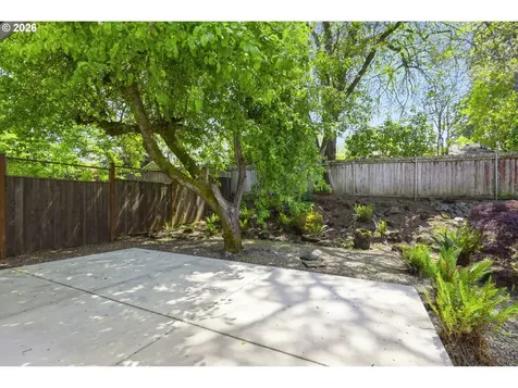 130 W 35th Place Eugene OR 97405