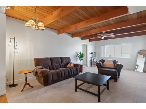 5218 NW Jetty Avenue Lincoln City OR 97367