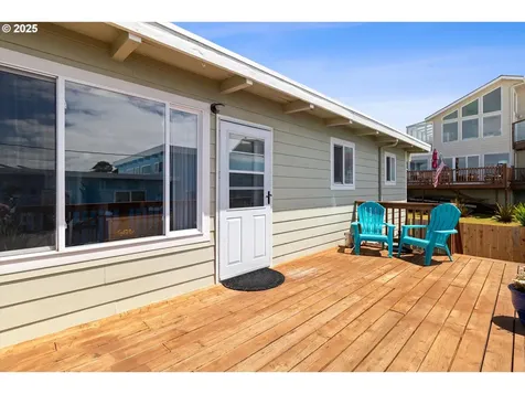 5218 NW Jetty Avenue Lincoln City OR 97367