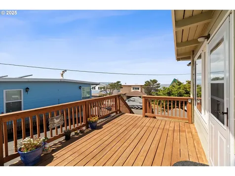 5218 NW Jetty Avenue Lincoln City OR 97367