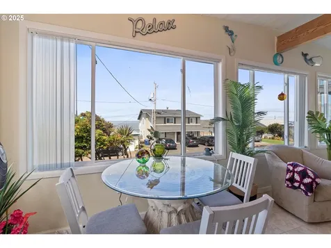 5218 NW Jetty Avenue Lincoln City OR 97367