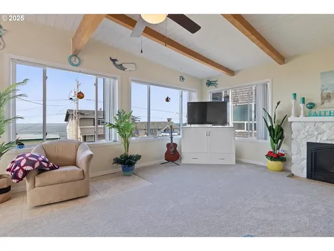 5218 NW Jetty Avenue Lincoln City OR 97367