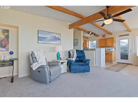 5218 NW Jetty Avenue Lincoln City OR 97367
