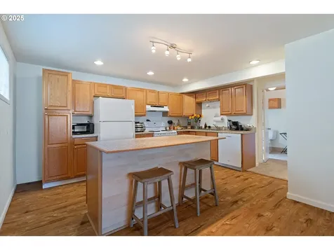 5218 NW Jetty Avenue Lincoln City OR 97367