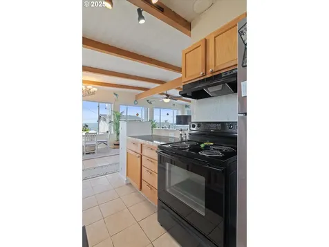5218 NW Jetty Avenue Lincoln City OR 97367