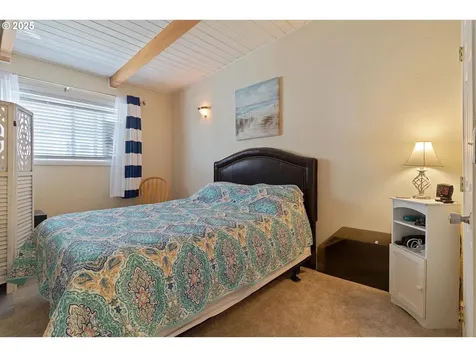 5218 NW Jetty Avenue Lincoln City OR 97367