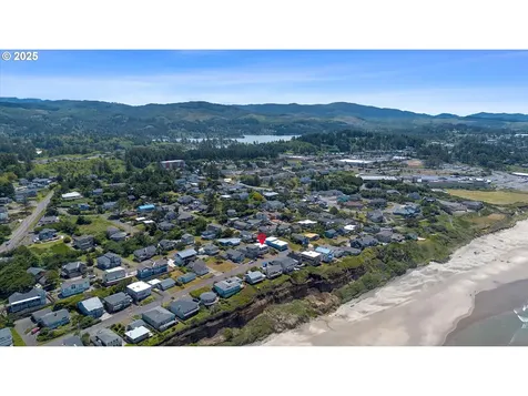 5218 NW Jetty Avenue Lincoln City OR 97367