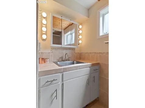5218 NW Jetty Avenue Lincoln City OR 97367