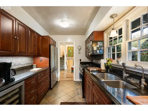 12215 SW 60th Avenue Portland OR 97219