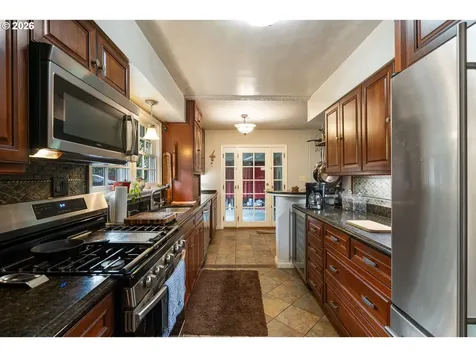12215 SW 60th Avenue Portland OR 97219