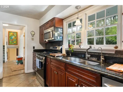12215 SW 60th Avenue Portland OR 97219