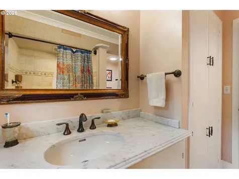 12215 SW 60th Avenue Portland OR 97219