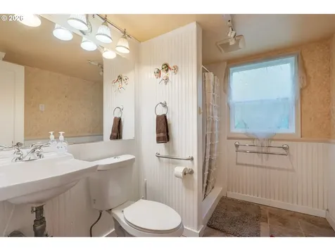 12215 SW 60th Avenue Portland OR 97219