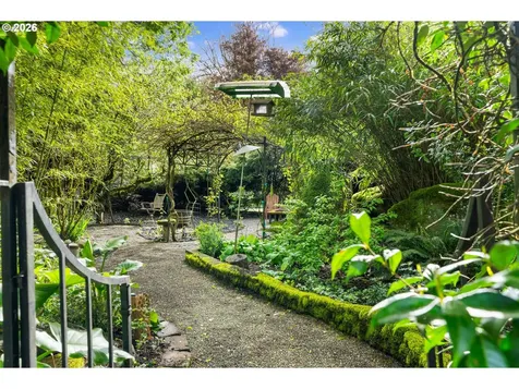 12215 SW 60th Avenue Portland OR 97219