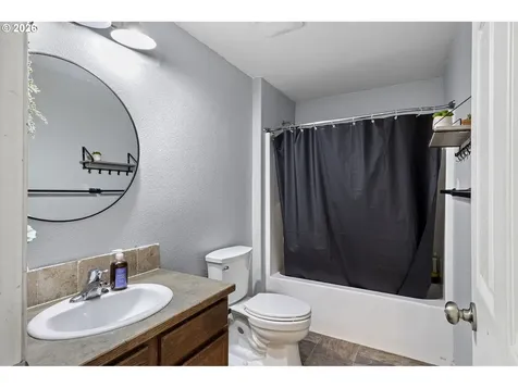 153 Quincy Avenue Roseburg OR 97471