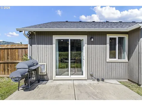 153 Quincy Avenue Roseburg OR 97471
