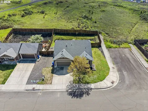 153 Quincy Avenue Roseburg OR 97471
