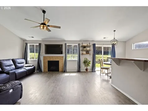 153 Quincy Avenue Roseburg OR 97471