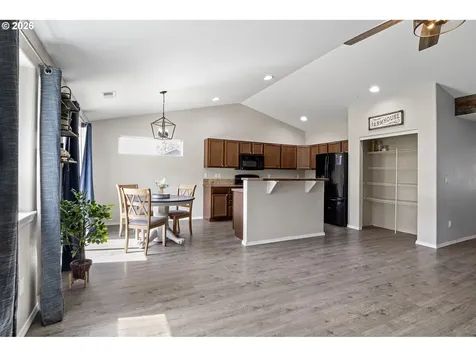 153 Quincy Avenue Roseburg OR 97471