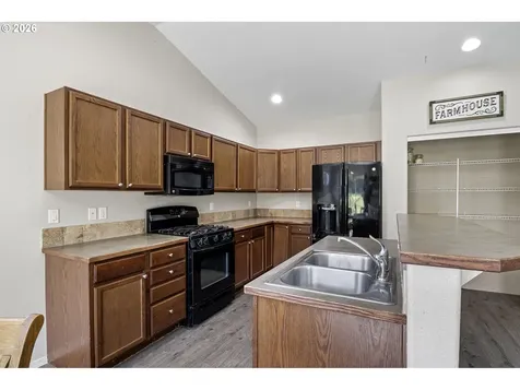153 Quincy Avenue Roseburg OR 97471
